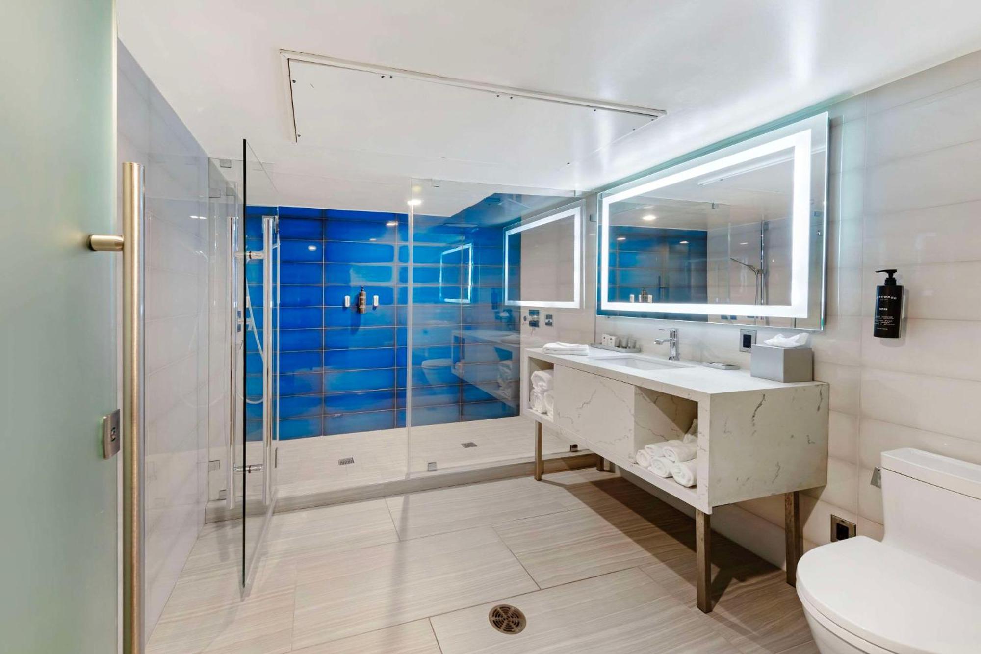 Blvd And Universal-hollywood, Ascend Collection Hotel Los Angeles